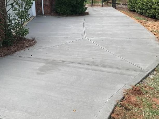 Curved driveway apron